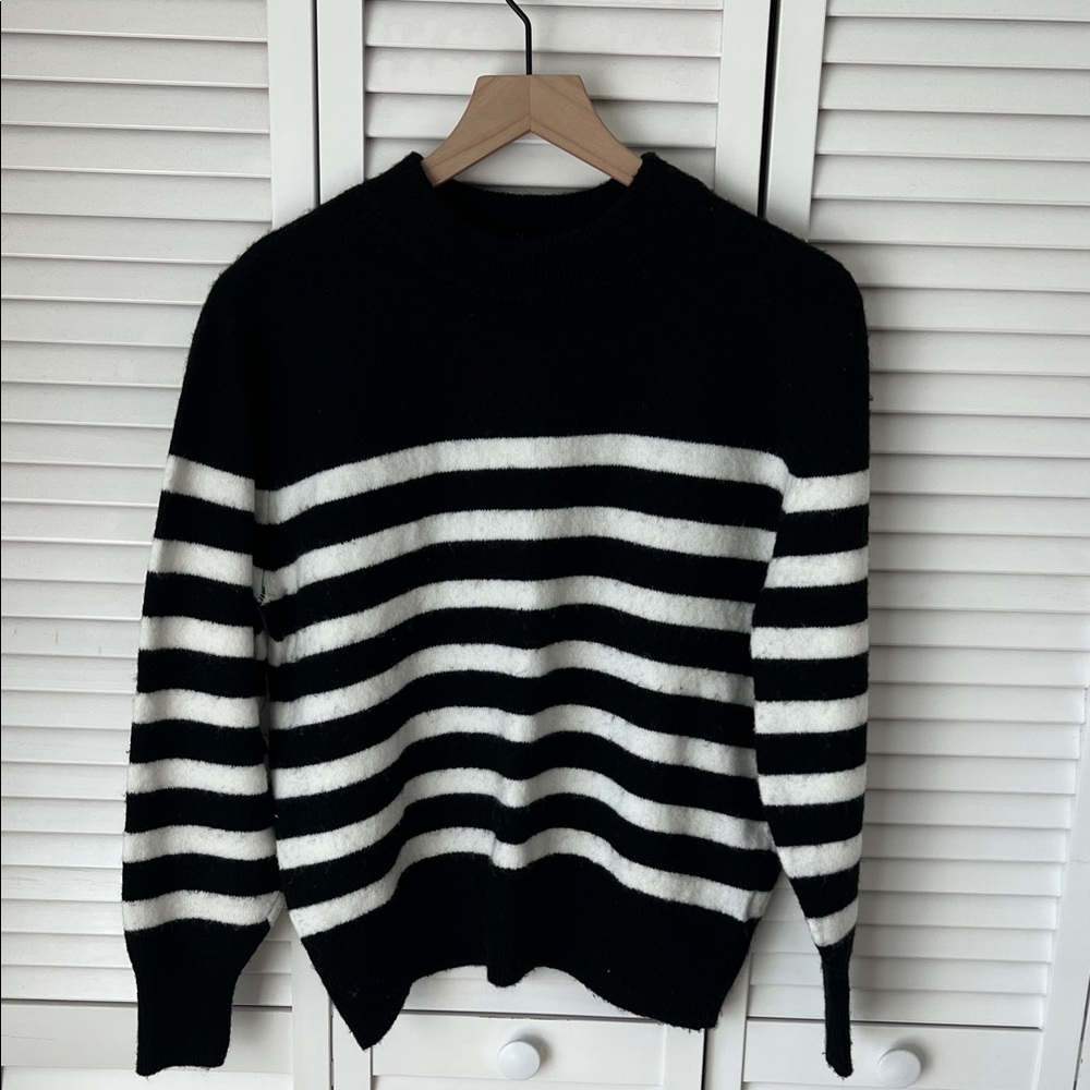 H&M Black and White Stripped Knit Sweater Sz S